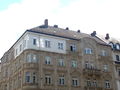 Amalienstr. 46, vereinfachter Wiederaufbau (Gebäudeecke Dachgeschoss und Giebel) nach Bombenangriff vom 8./9. März 1943 (Stand: 2015)