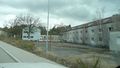 2010: ehemalige Unterkunfts- und Kasernengebäude der früheren <a class="mw-selflink selflink">Monteith Barracks</a> jetzt <!--LINK'" 0:45--> zwischen <!--LINK'" 0:46--> links und Vacher Straße hinter dem Gebäude rechts.