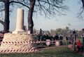 Eröffnung des neuen Gedenksteins und Denkmals der Martinskapelle durch den <!--LINK'" 0:40--> im April 1983. Im Hintergrund Hochhaus das ehem. <!--LINK'" 0:41-->.
