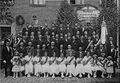 Gruppenbild zur Festveranstaltung "Singverein Vach" vor dem Gasthaus  ca. <a class="mw-selflink selflink">1920</a>