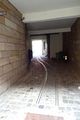 Hauseingang <!--LINK'" 0:99--> mit alten Rollwagengleise zum Warentransport für den ehemaligen Betrieb im Hinterhof, März 2020