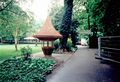 Das frisch sanierte Insektarium im Stadtpark, kupferne Spitze gestaltet von Hans Kreuzer, August 2000