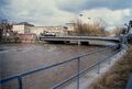Hochwasser von der <a class="mw-selflink selflink">Uferstraße</a> aus mit <!--LINK'" 0:13--> - links Gebäude des <!--LINK'" 0:14--> im Februar 1997