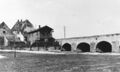 die alte Steinbrücke in <!--LINK'" 0:69-->, links das ehem. Gasthaus "Zum Fischhäusla" 1936