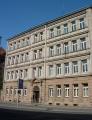 Gebäude des <a class="mw-selflink selflink">Heinrich-Schliemann-Gymnasiums</a> an der <!--LINK'" 0:25--> (von Süden), 2007