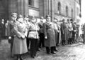 NSDAP-Abgeordnete vor dem Rathaus, u. a. OB <!--LINK'" 0:79--> (6. v. li.) und <!--LINK'" 0:80--> (3. v. li.)