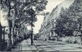 Blick in die ehem. Weinstraße - heute Rudolf-Breitscheid-Straße. Links die Einzäunung der Ludwigsbahn-Trasse, rechts das Jakob-Frank-Haus (Rudolf-Breitscheid-Straße 29), ca. 1910