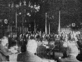 Der hakenkreuz-beflaggte Rathaussaal am  <a class="mw-selflink selflink">1933</a>. Zeitungsfoto vom folgenden Tag.