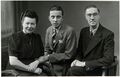 Unbekanntes Gruppenbild aus der Familie Reichel im Fotostudio Stöhr, ca. 1940