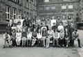 Schulklasse 6b im Jahr 1972/73 am Helene-Lange-Gymnasium in der Tannenstraße. In der Bildmitte Oberstudienrätin Paula-Luise Baer