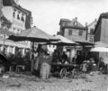 Markttag mit Marktständen und Ketznfrauen auf dem heutigen Obstmarkt, ca. 1910