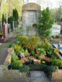 Grab der Familie des Stadtchronisten  und von , April 2007