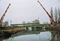 Die im Bau befindliche Fußgänger- bzw. Radbrücke über die Regnitz, Januar 1994