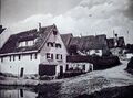 Am Fischerberg in Stadeln im Jahr 1938; von links das Fischerhaus Hirschmann, der Bauernhof Küttlinger, im Hintergrund das Haus der Familie Schachtner, genannt das Storchenhaus - <!--LINK'" 0:10-->