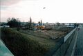 Ein Zeppelin über dem entstehenden , im Hintergrund das Kraftwerk Franken I in Gebersdorf, 2000