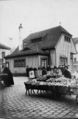 Fischverkaufshalle am Obstmarkt der Deutschen Dampffischerei-Gesellschaft "Nordsee" mit den sog. <!--LINK'" 0:27--> im Hintergrund, ca. 1906