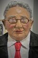 Henry Kissinger aus Pappmaché, eine Miniaturausgabe ging an ihn persönlich. Werk von <!--LINK'" 0:24-->.