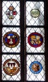Wappen in einem Fenster der <a class="mw-selflink selflink">Kirche St. Peter und Paul</a> in <!--LINK'" 0:27--> vor der Ergänzung