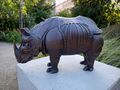 „Dürer Rhinocerus“ von  und . Geschenk an die Stadt Fürth, aufgestellt im Botanischen Schulgarten (September 2023).