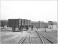 Gaswerk, Rangierwindenanlage mit eigenem Güterwagen, Tor zur damaligen Richard-Wagner-Straße, im Hintergrund Häuser an der <!--LINK'" 0:119-->, Aufnahme von 1911