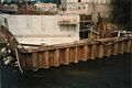 Spundwand Kasten in der  an der . Vorbereitung zu den Tiefbauarbeiten zur Unterquerung des Flusses für die  im August 1997