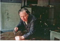 Franz Nüssel in seiner Werktstatt, um 1990