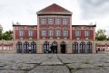 Die imitierte Fassade des Ludwigsbahnhofs an seiner historischen Stelle - der heutigen Fürther Freiheit - <br/>im Rahmen der Aktion "Ludwigsbahnhof-Zeitreise" vom  bis  