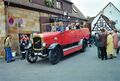 das alten "Magirus" Feuerwehrauto der <a class="mw-selflink selflink">Freiwillige Feuerwehr Fürth-Vach</a> rückt aus vor dem FFW Gebäude <!--LINK'" 0:7--> 3, ca. 1998