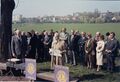 Eröffnung des neuen Gedenksteins und Denkmals der Martinskapelle durch den  im April 1983. Am Rednerpult OB <a class="mw-selflink selflink">Kurt Scherzer</a>.
