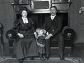 Babette und Michael Vogel mit Sohn Hans Hautsch, ca. 1920