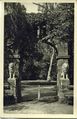Ansichtskarte vom Eingang zum Klostergarten im <!--LINK'" 0:30-->. Die beiden Löwen wurden 1911 von <!--LINK'" 0:31--> gestiftet.