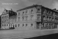 Tuch- und Schnittwarenhandlung J. H. Holzinger am Bahnhofplatz, ca. 1900