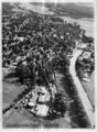 Luftbild der Fürther Altstadt, im Vordergrund findet die Schießhauskirchweih statt. Vermutlich entstand die Aufnahme 1955, anlässlich des 180. Fränkischen Landesschießens