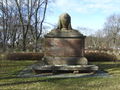 Denkmal für die Opfer des Brandunglücks im <!--LINK'" 0:18--> vom <!--LINK'" 0:19--> <a class="mw-selflink selflink">1917</a>