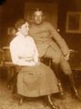 <!--LINK'" 0:23--> mit seiner Verlobten Ella Ruth Mündheim <a class="mw-selflink selflink">1916</a>