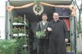 Feier zum 75-jährigen Jubiläum mit prominenten "Blumenverkäufern". Mit freundlicher Genehmigung des Unternehmers, 2001