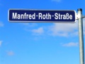 Straßenschild Manfred-Roth-Straße