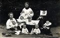 Undatiertes Bild mit handschriftlicher Widmung "Säuglings-Krippe Fürth" auf der Rückseite des Fotos, ca. 1920