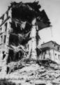 Aufnahme aus der Amalienstraße nach dem Luftangriff 8. auf 9. März 1943. Abschnitt zwischen [[Ludwigstraße]] und [[Benno-Mayer-Straße]]. Schwer beschädigte Nr. 45 mit Rückgebäude. Heute Amalienstr. 45/47