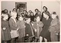 Weihnachtsfeier 1954 im Kinderheim Grete Schickedanz. Im Bild rechts sitzend Grete Schickedanz, dahinter Heimleiterin Veit