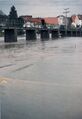 Hochwasser in Vach, Fußgängersteg nach Mannhof, die Brückenstraße unter Wasser Feb. 1987. Heute steht hier der hochgelegte <!--LINK'" 0:66-->