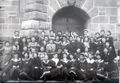 5. Klasse der Höheren Mädchenschule im Jahr 1907. Hinterste Reihe Erste von rechts: <!--LINK'" 0:20-->.