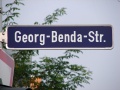 Straßenschild Georg-Benda-Straße