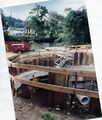 Baugrube für die Baumaßnahme „Hebewerk West“ von StEF, Oktober 1999 – im Hintergrund Zuleitung bis zur Regnitzquerung