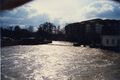 Hochwasser an der <!--LINK'" 0:78--> - im Hintergrund die Senioreneinrichtung <a class="mw-selflink selflink">Kursana</a> im Februar 1997