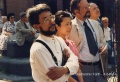 Der Künstler Kato mit Ehefrau Atsuko bei der Einweihung des Synagogendenkmals am 4. Juli 1986. Daneben Dr. , ehem. Leiter des Stadtarchives.