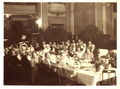 Hochzeitsgesellschaft im Festsaal des Parkhotels, ca. 1920