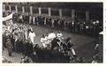 Faschingsumzug 1935 an der Jakobinenunterführung, Gruppe Nr.? Clowns,  rechts das Gelände des 