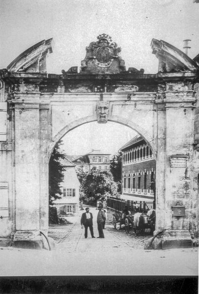 Datei:Eingang Brauerei Burgfarrnbach ca 1910.jpg