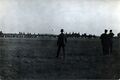 Fallschirmlandung mit Publikum am Flugplatz in Atzenhof - im Hintergrund die Alte Veste, ca. 1920